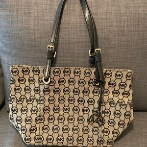 Michael kors canvas purse